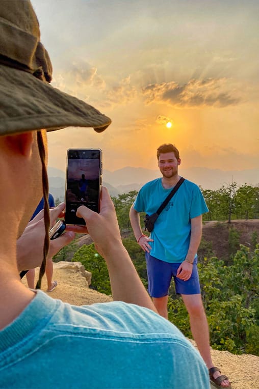 Making friends while traveling in Thailand: enjoying a sunset in Pai